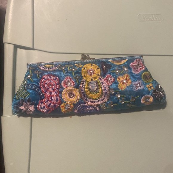 Clutch with chain - Picture 2 of 5